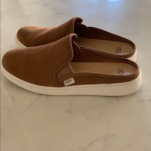 Super cute Ugg backless sneakers/mules